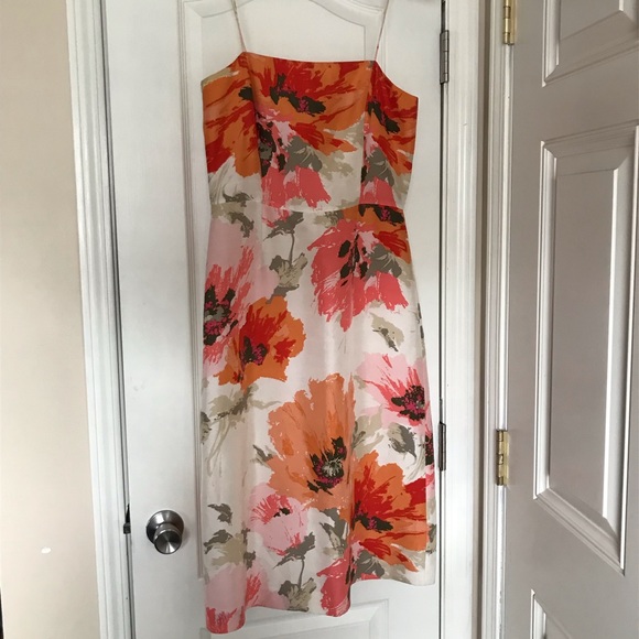 Ann Taylor Dresses & Skirts - Ann Taylor Size 6 Silk Dress- 100% silk!